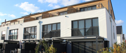 Erdbeerfeld – Reihenhäuser