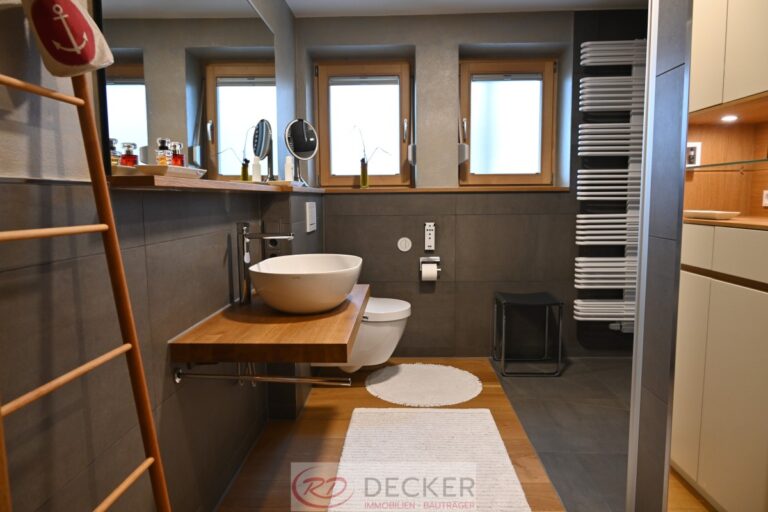 Wohngenuss pur – Bungalow mit Gartenparadies und Raum zum Wachsen ++Decker Immobilien++
