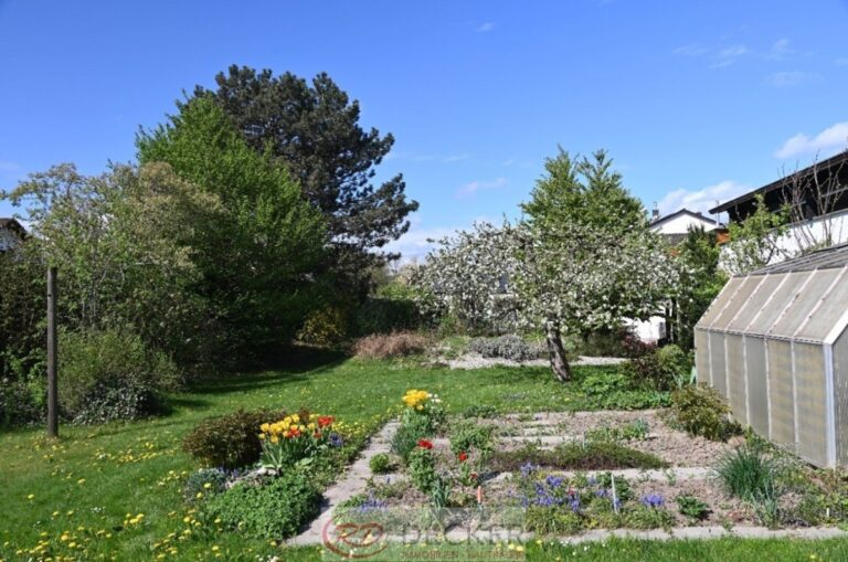 Wohngenuss pur – Bungalow mit Gartenparadies und Raum zum Wachsen ++Decker Immobilien++