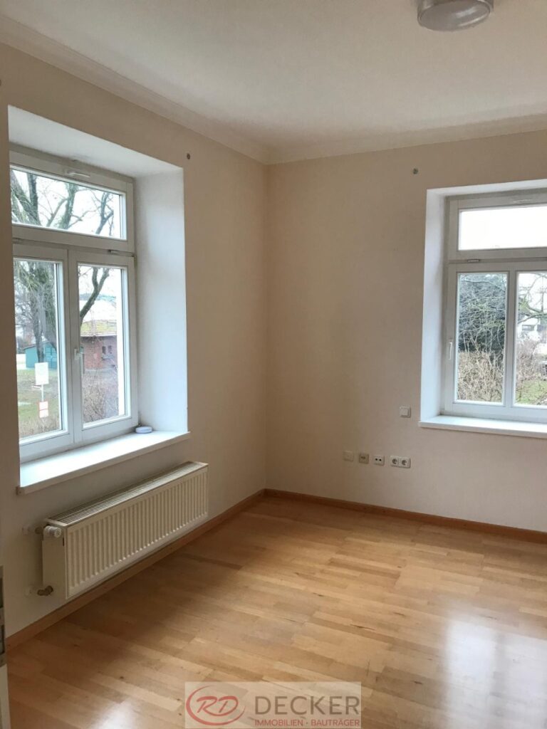 Klassisch & hell – charmante 3-Zimmer-Wohnung mit zwei Stellplätzen in ruhiger Lage!