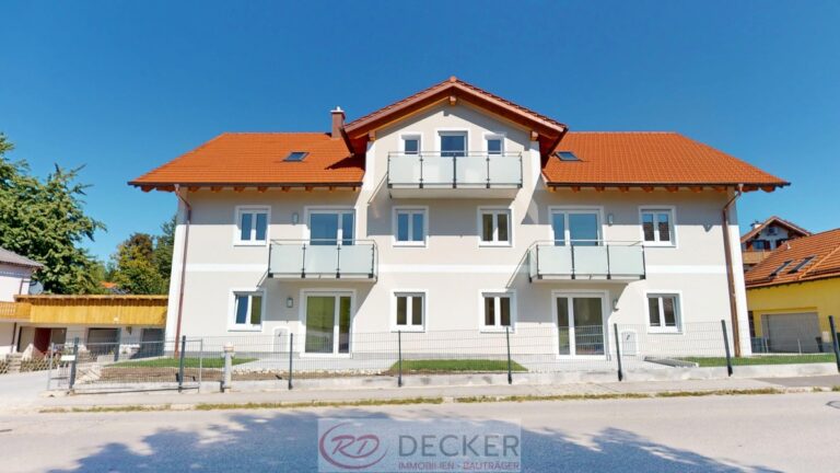 Außergewöhnlich groß: 3-Zimmer-Dachgeschosswohnung mit Balkon