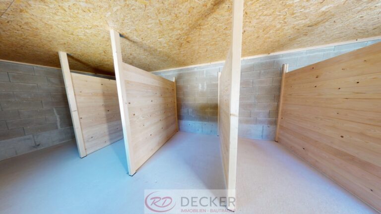 Außergewöhnlich groß: 3-Zimmer-Dachgeschosswohnung mit Balkon