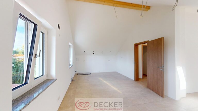 Außergewöhnlich groß: 3-Zimmer-Dachgeschosswohnung mit Balkon