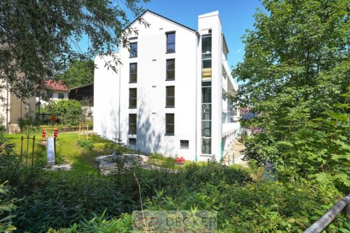 4-Zimmer-Wohnung im 2. OG mit großem Balkon