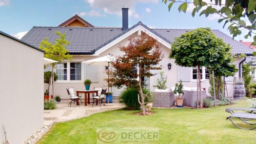 Ihr privates Refugium: Moderner mediterraner Luxus-Bungalow auf Erbpacht