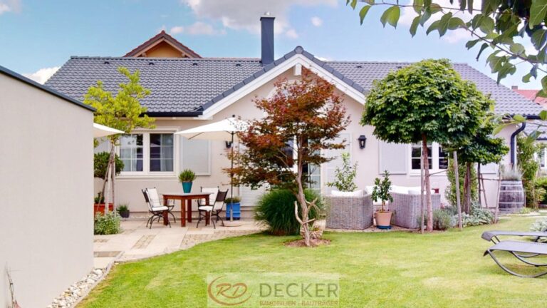 Ihr privates Refugium: Moderner mediterraner Luxus-Bungalow auf Erbpacht