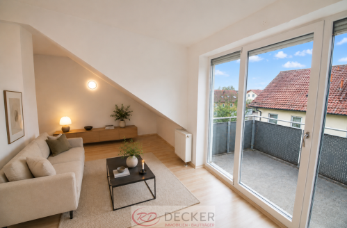 Lichtdurchflutete Dachgeschosswohnung mit Sonnenbalkon und Einbauküche