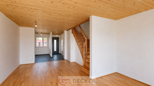 Familienglück auf 3 Ebenen – Reihenmittelhaus mit Garten