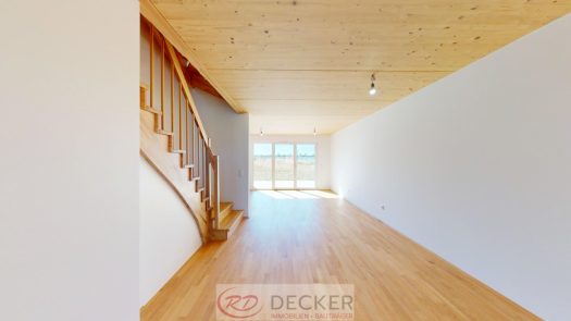 Familienglück auf 3 Ebenen – Reihenmittelhaus mit Garten