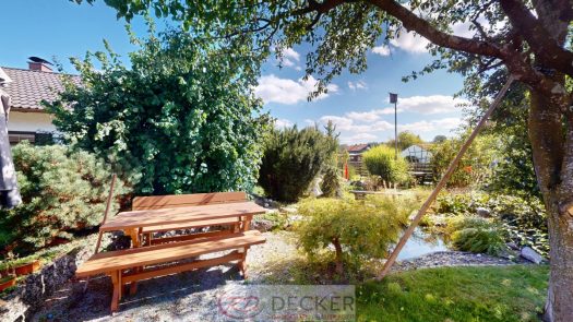 Viel Platz für die ganze Familie: Gepflegtes EFH mit liebevollem Garten