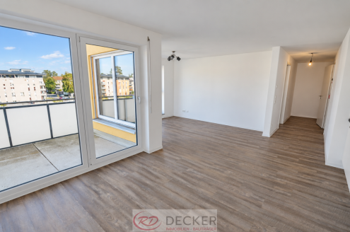 Modern wohnen mit Licht und Balkon